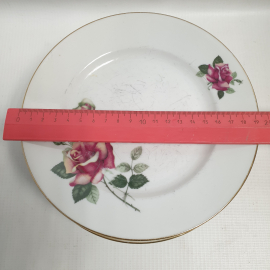 Часть сервиза "Розы", тарелка средняя,следы бытования,Чехословакия,цена за шт.. Картинка 4